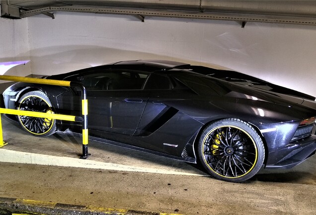 Lamborghini Aventador S LP740-4 Roadster