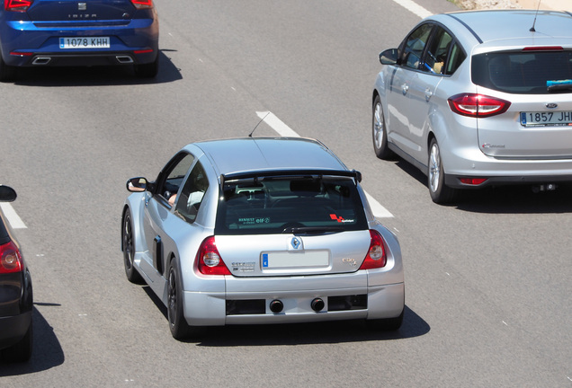 Renault Clio V6