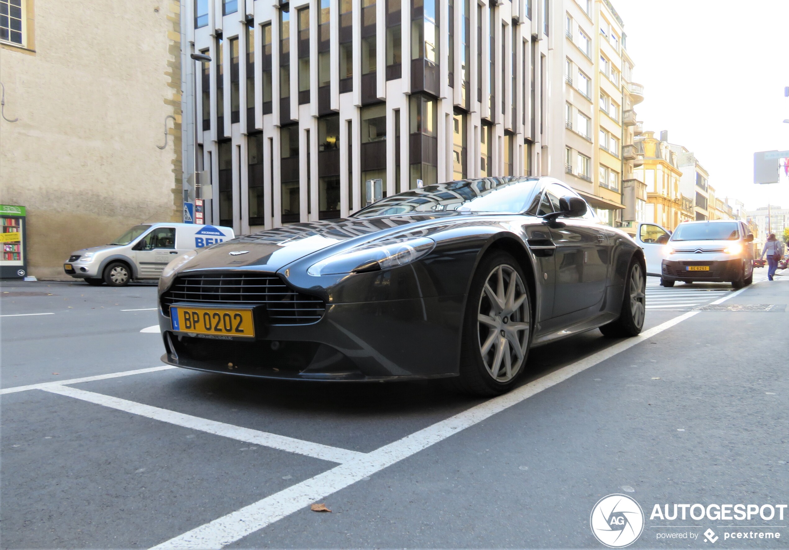 Aston Martin V8 Vantage S