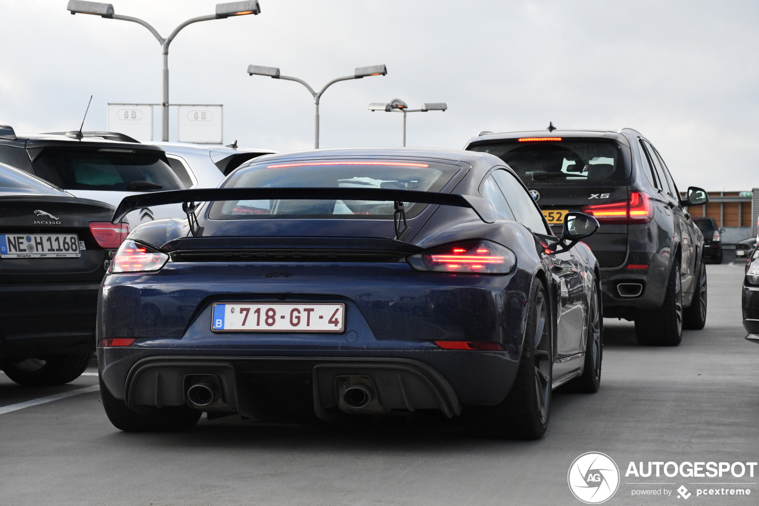 完美车牌配对：保时捷 Cayman 718 GT4