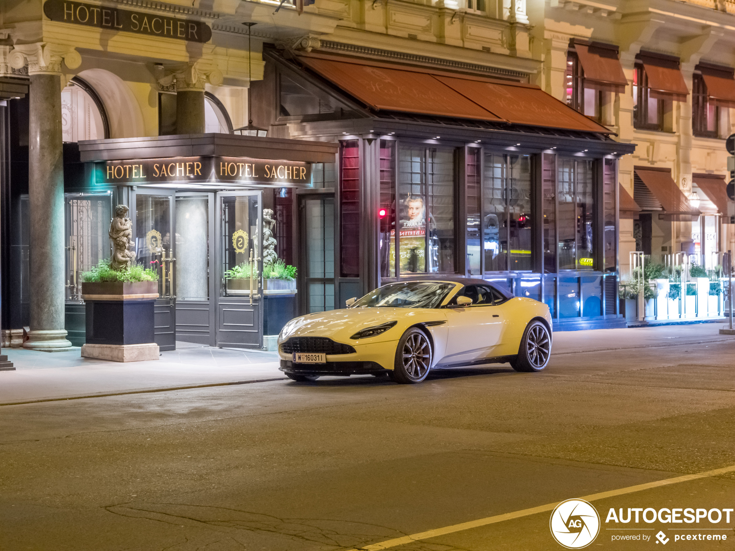 Aston Martin DB11 V8 Volante