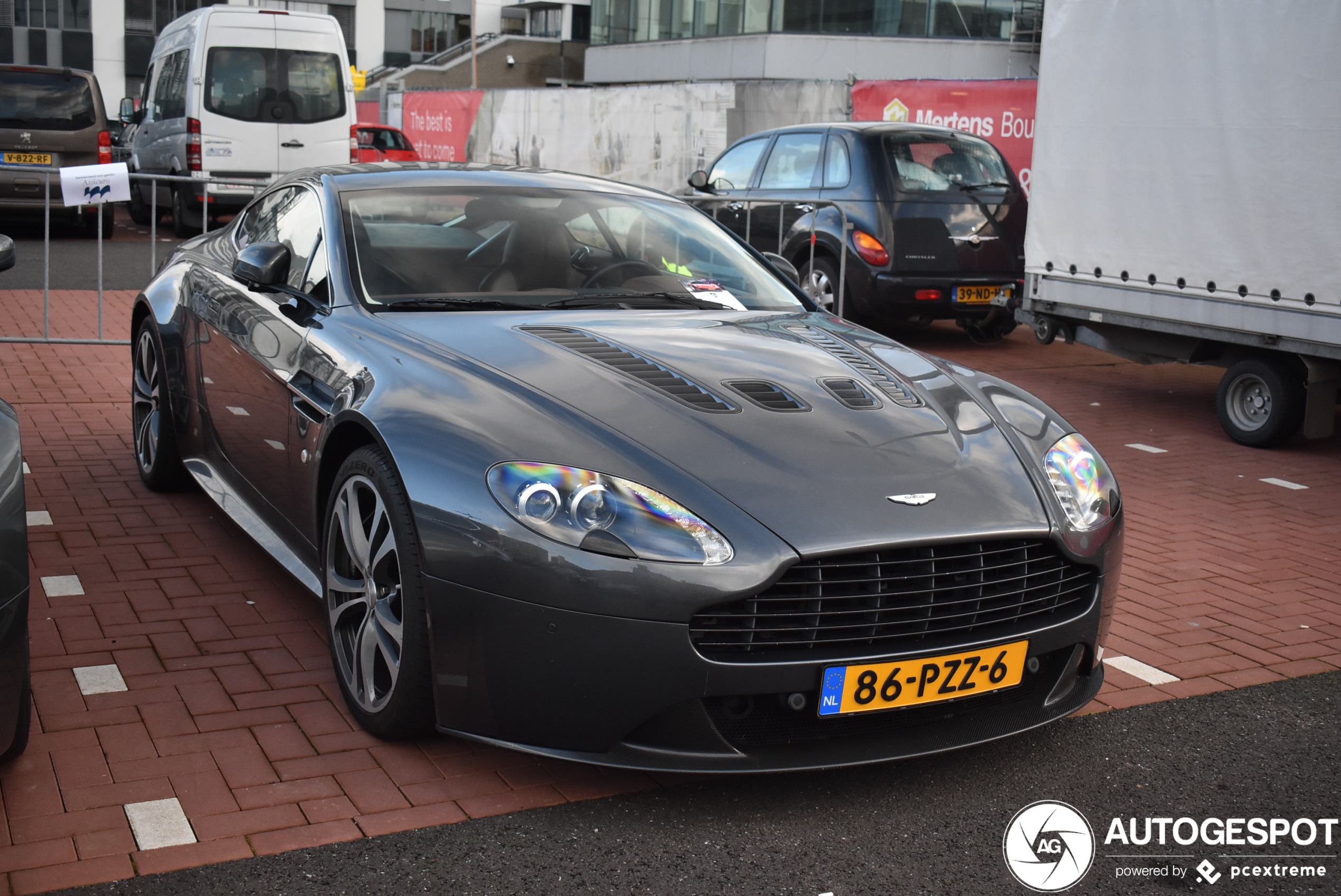 Aston Martin V12 Vantage