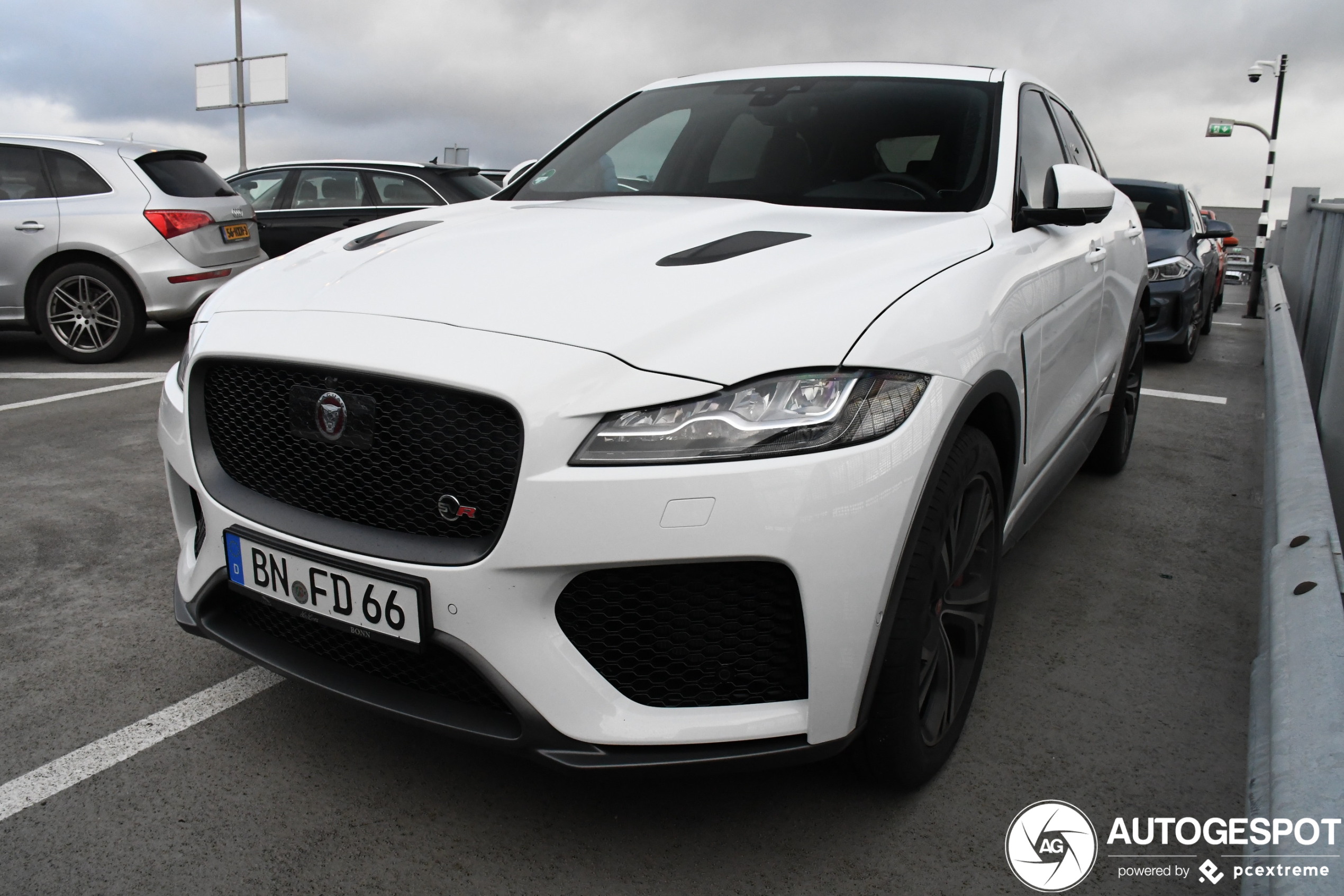 Jaguar F-PACE SVR