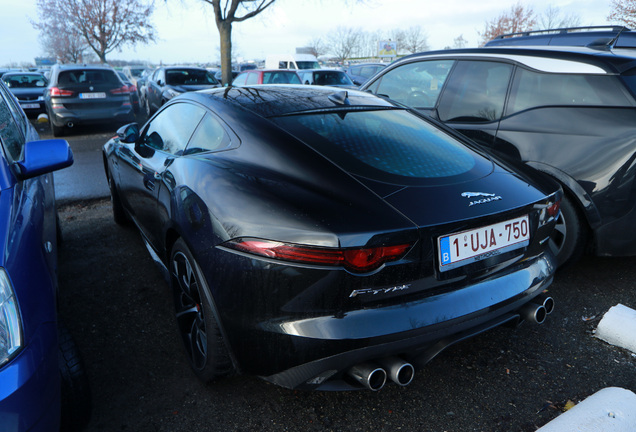 Jaguar F-TYPE R Coupé 2017