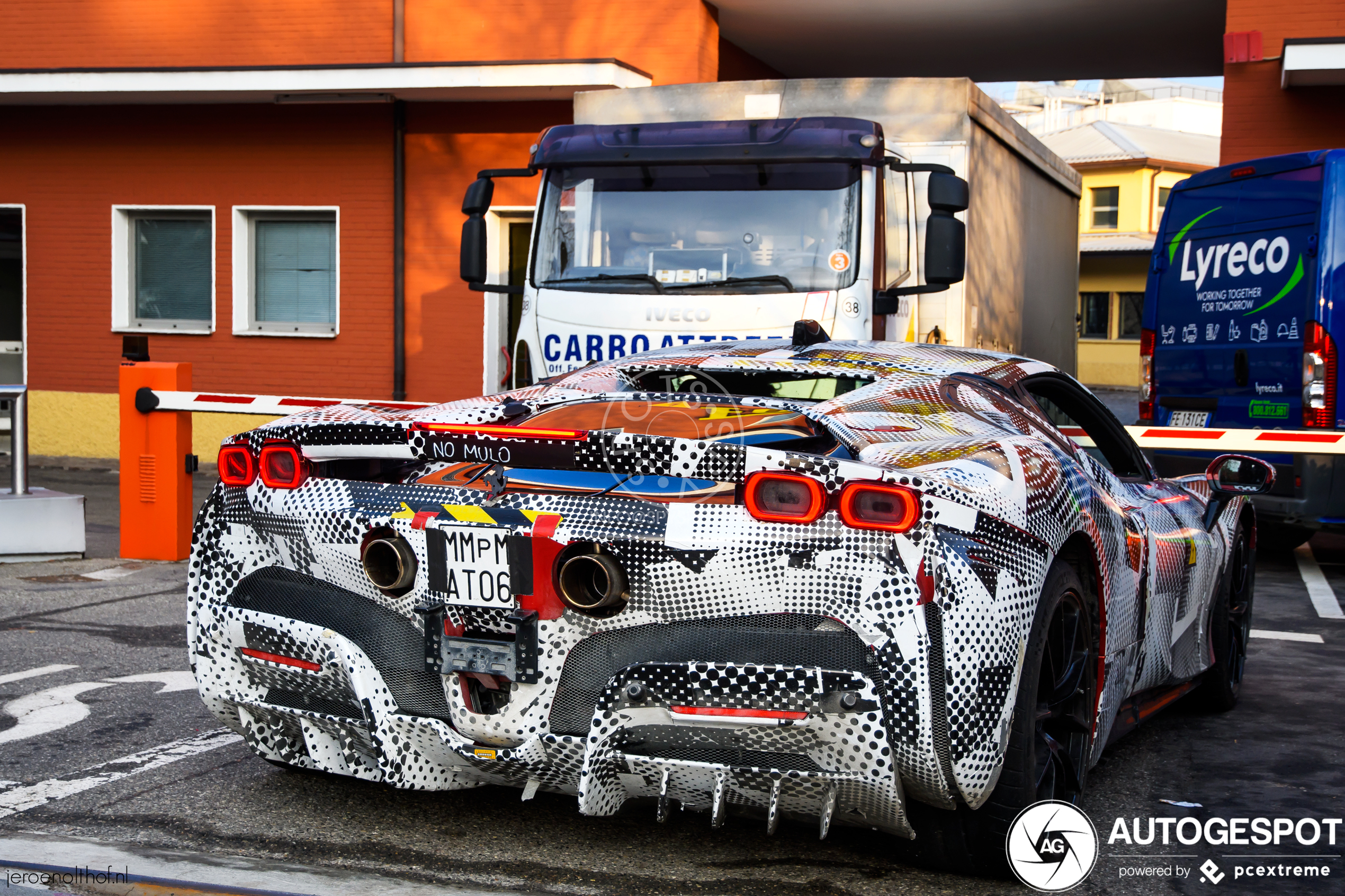 Ferrari SF90 Stradale werd geweigerd aan de poort