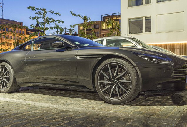 Aston Martin DB11 V8