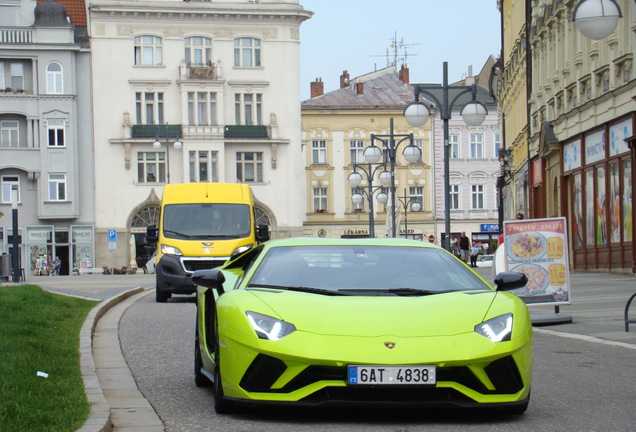 Lamborghini Aventador S LP740-4