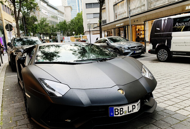 Lamborghini Aventador S LP740-4