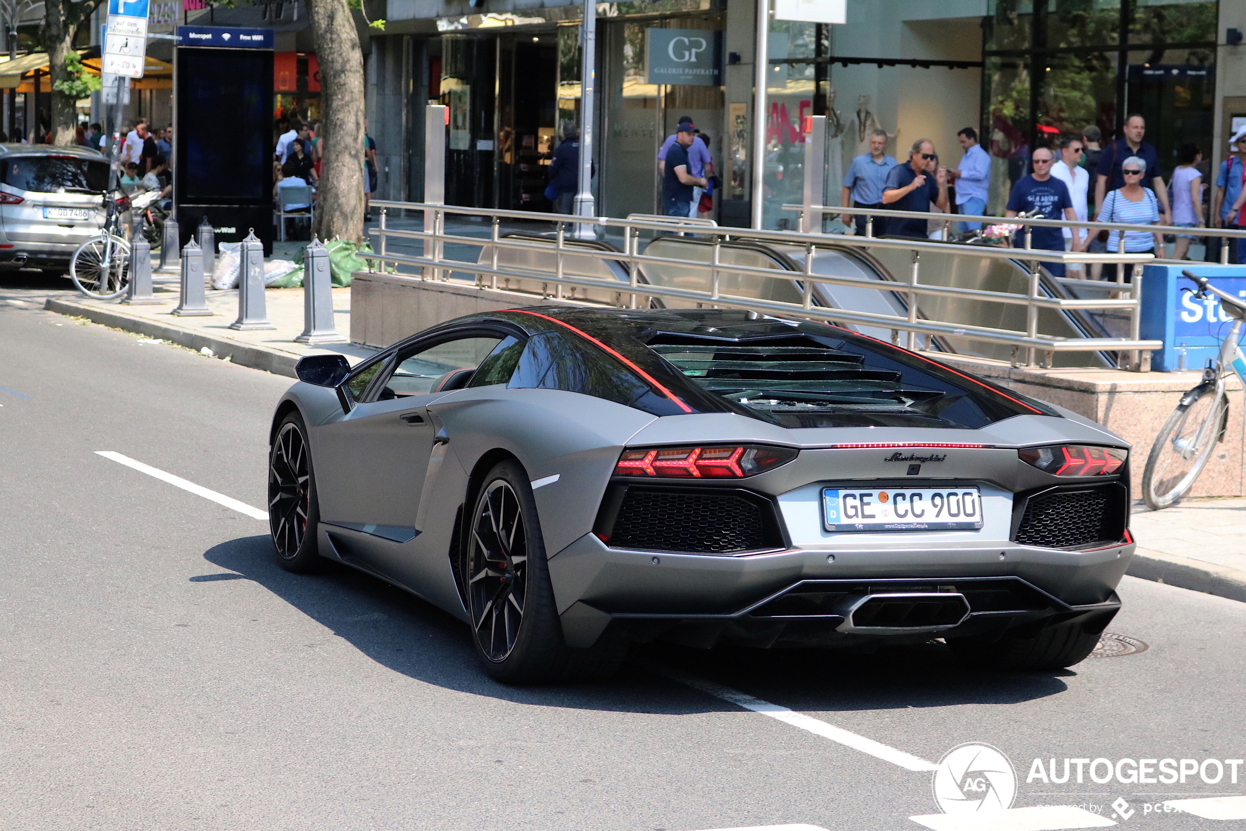 Lamborghini Aventador LP700-4 Pirelli Edition