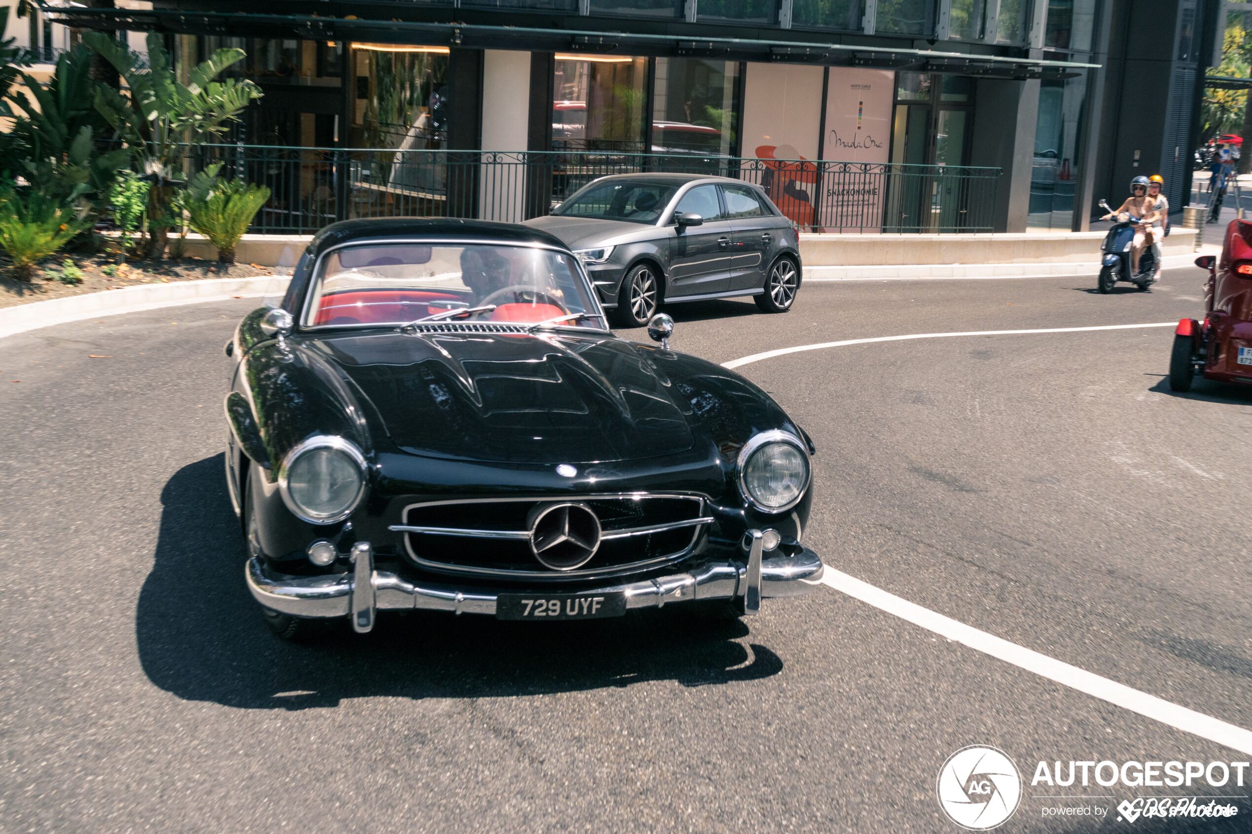 Prachtige 300SL Gullwing neemt Monaco mee terug in de tijd