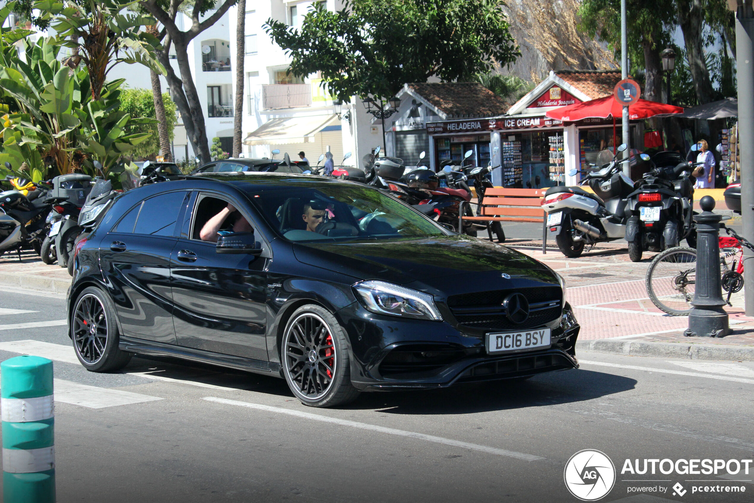 Mercedes-AMG A 45 W176 2015