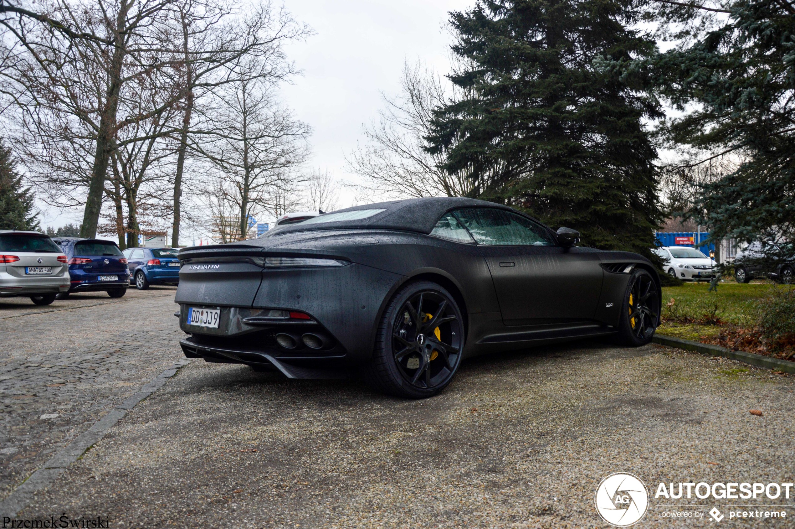 Aston Martin DBS Superleggera Volante