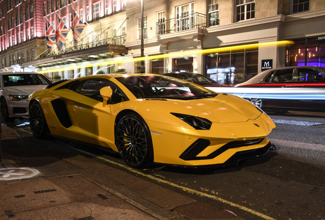 Lamborghini Aventador S LP740-4