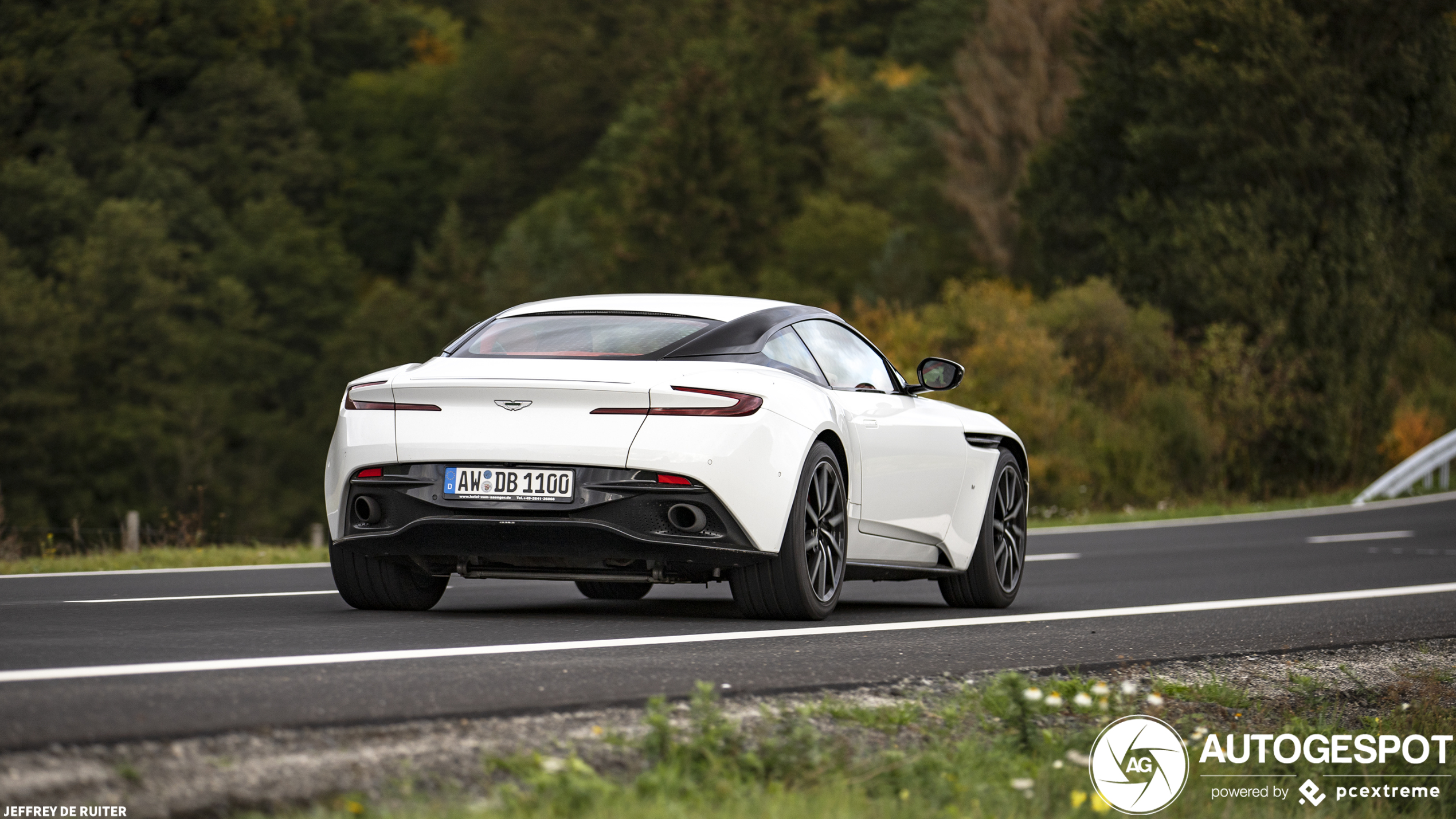 Aston Martin DB11