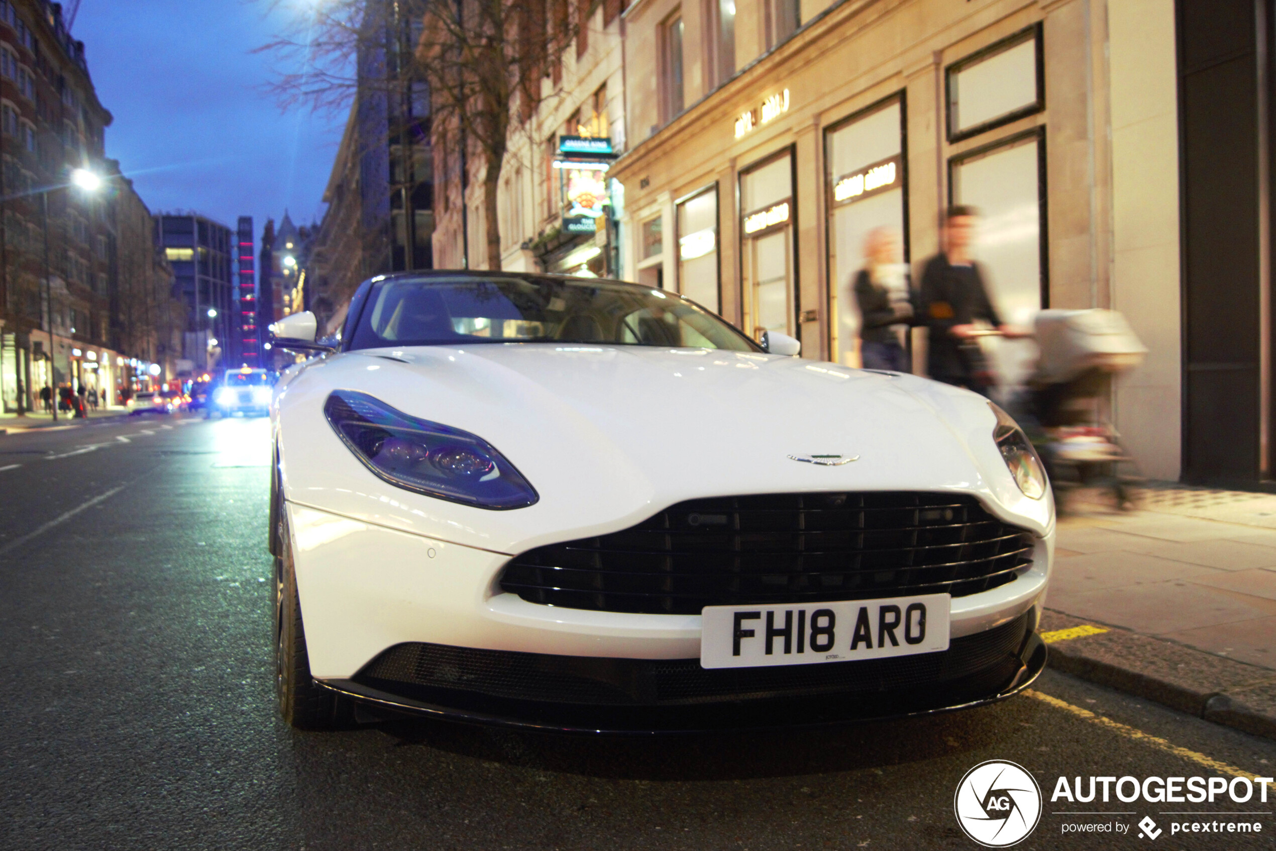 Aston Martin DB11 V8 Volante