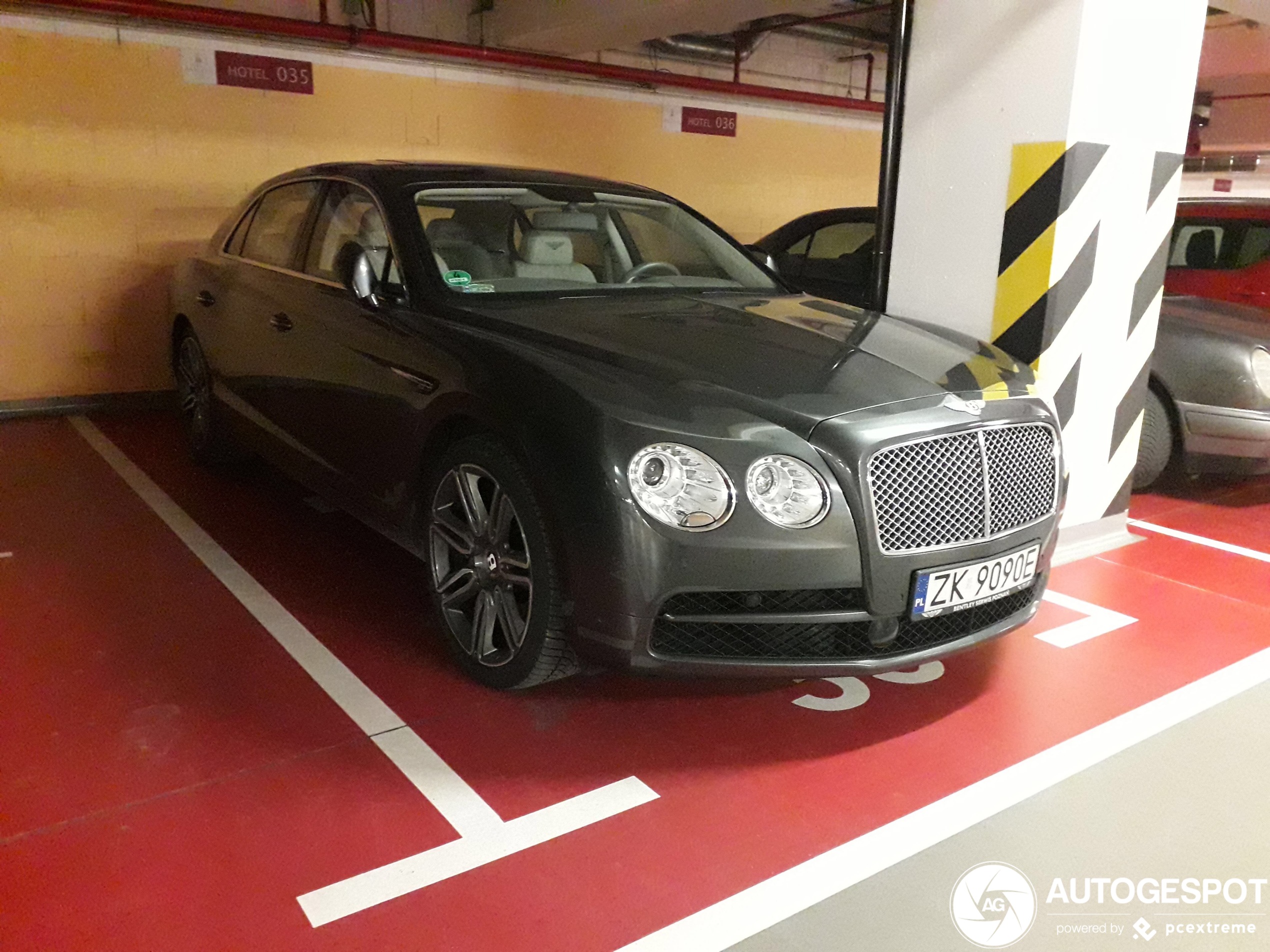 Bentley Flying Spur V8