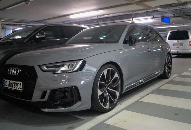 Audi RS4 Avant B9