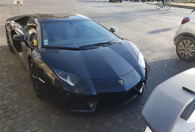 Lamborghini Aventador LP700-4