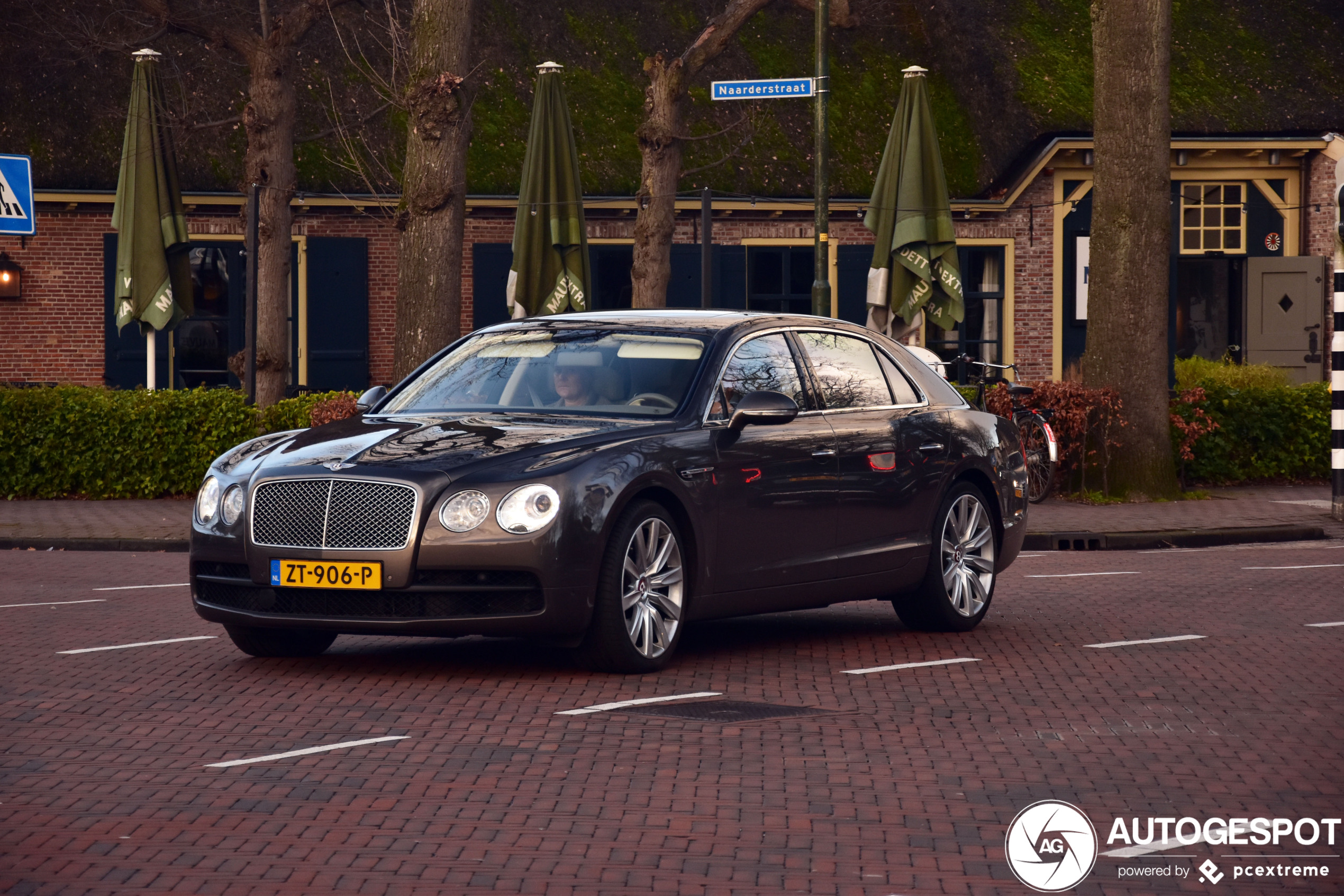 Bentley Flying Spur V8