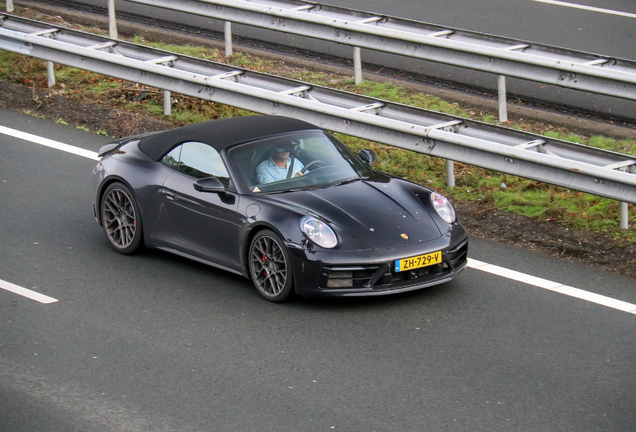 Porsche 992 Carrera 4S Cabriolet