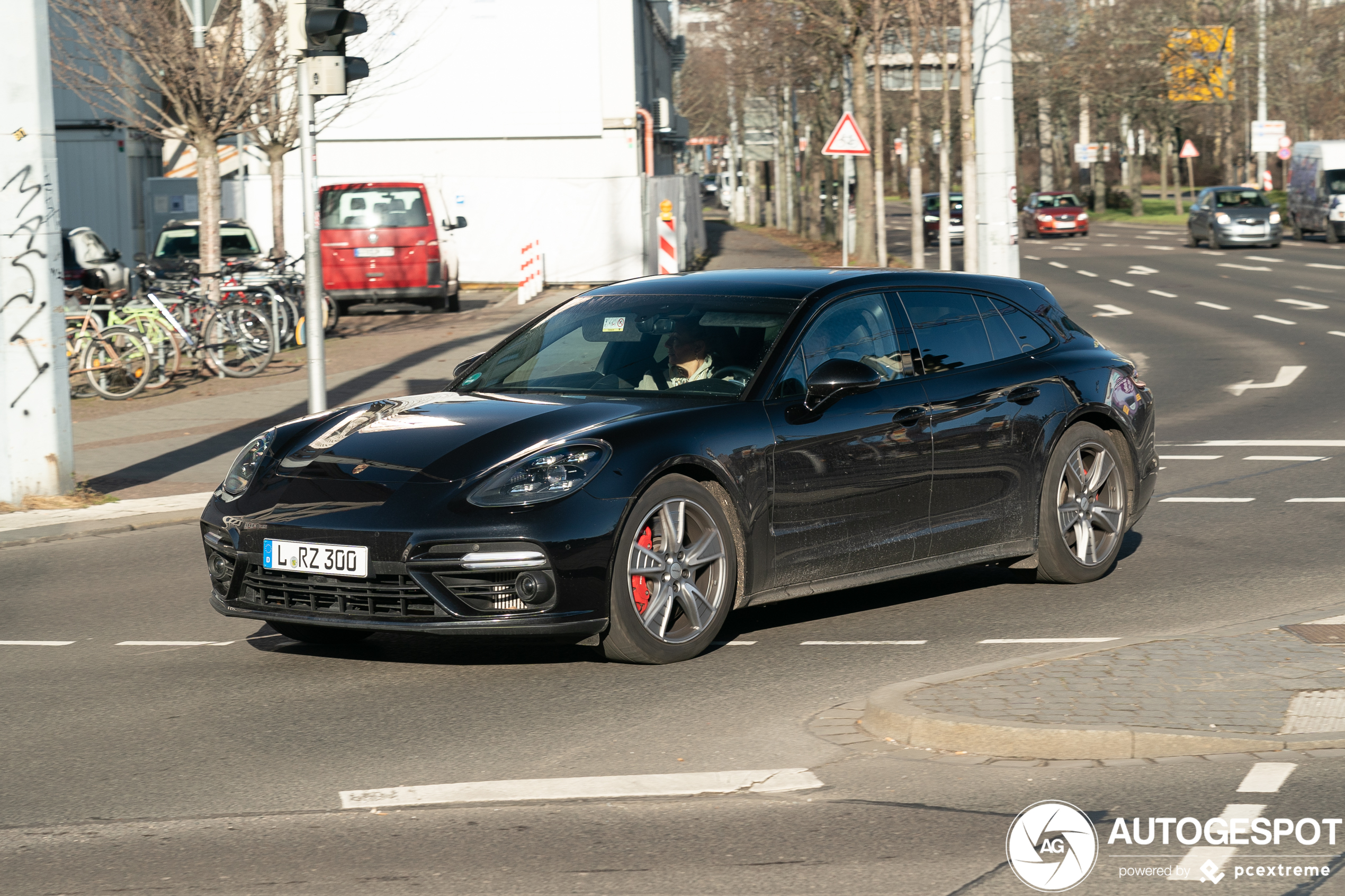 Porsche 971 Panamera Turbo Sport Turismo