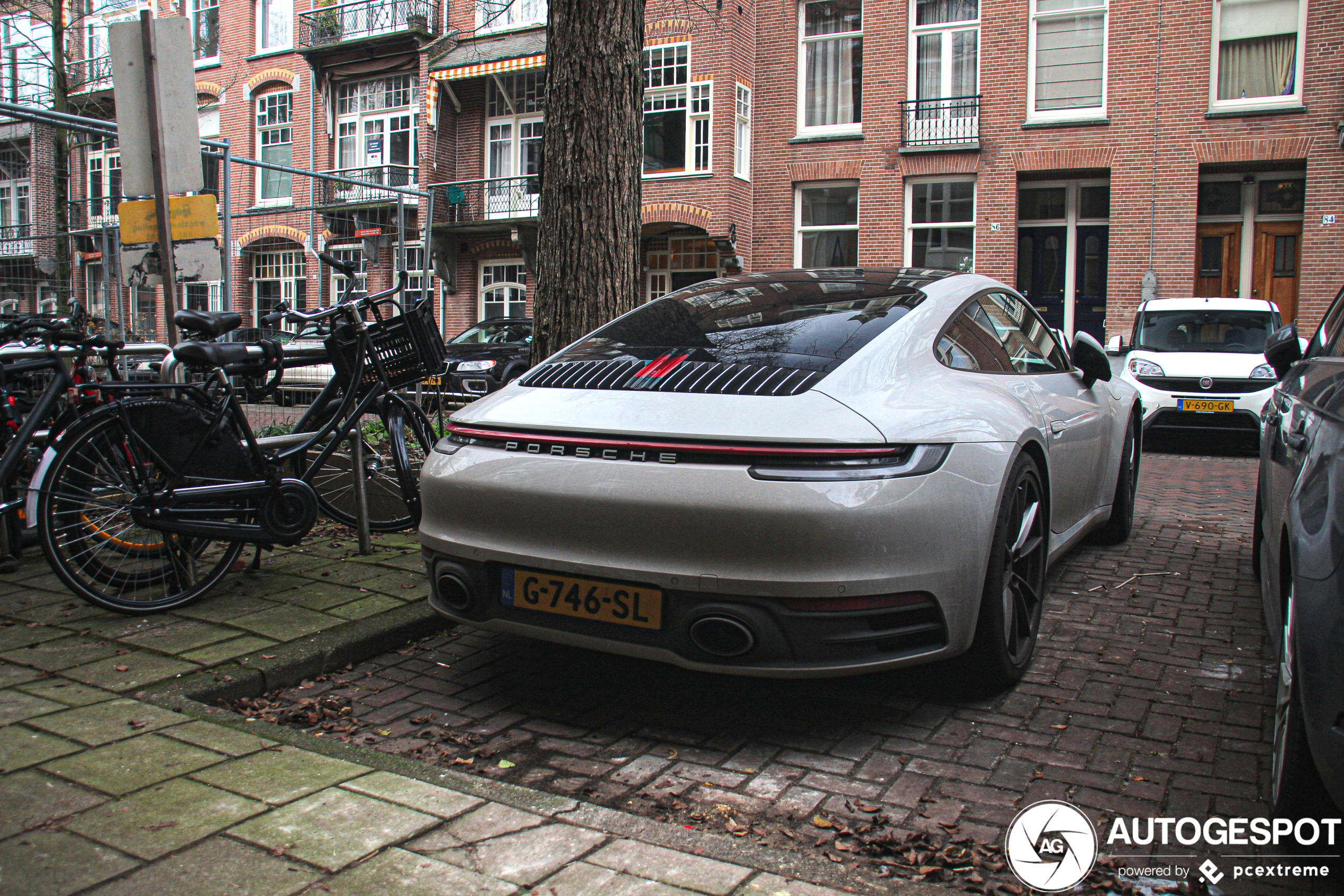 Porsche 992 Carrera 4S