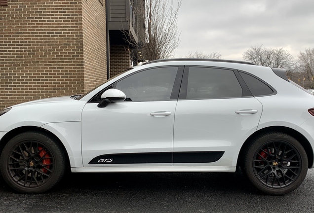 Porsche 95B Macan GTS