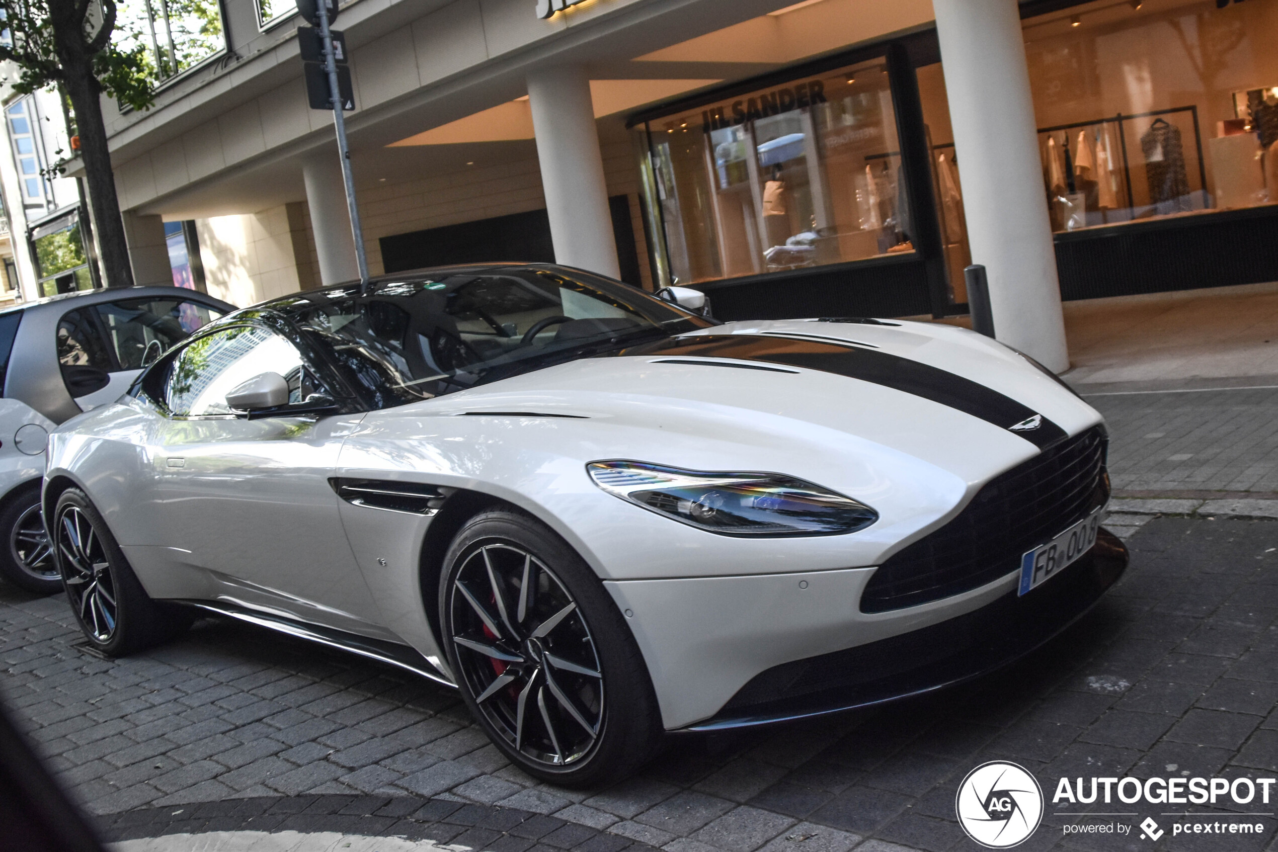 Aston Martin DB11