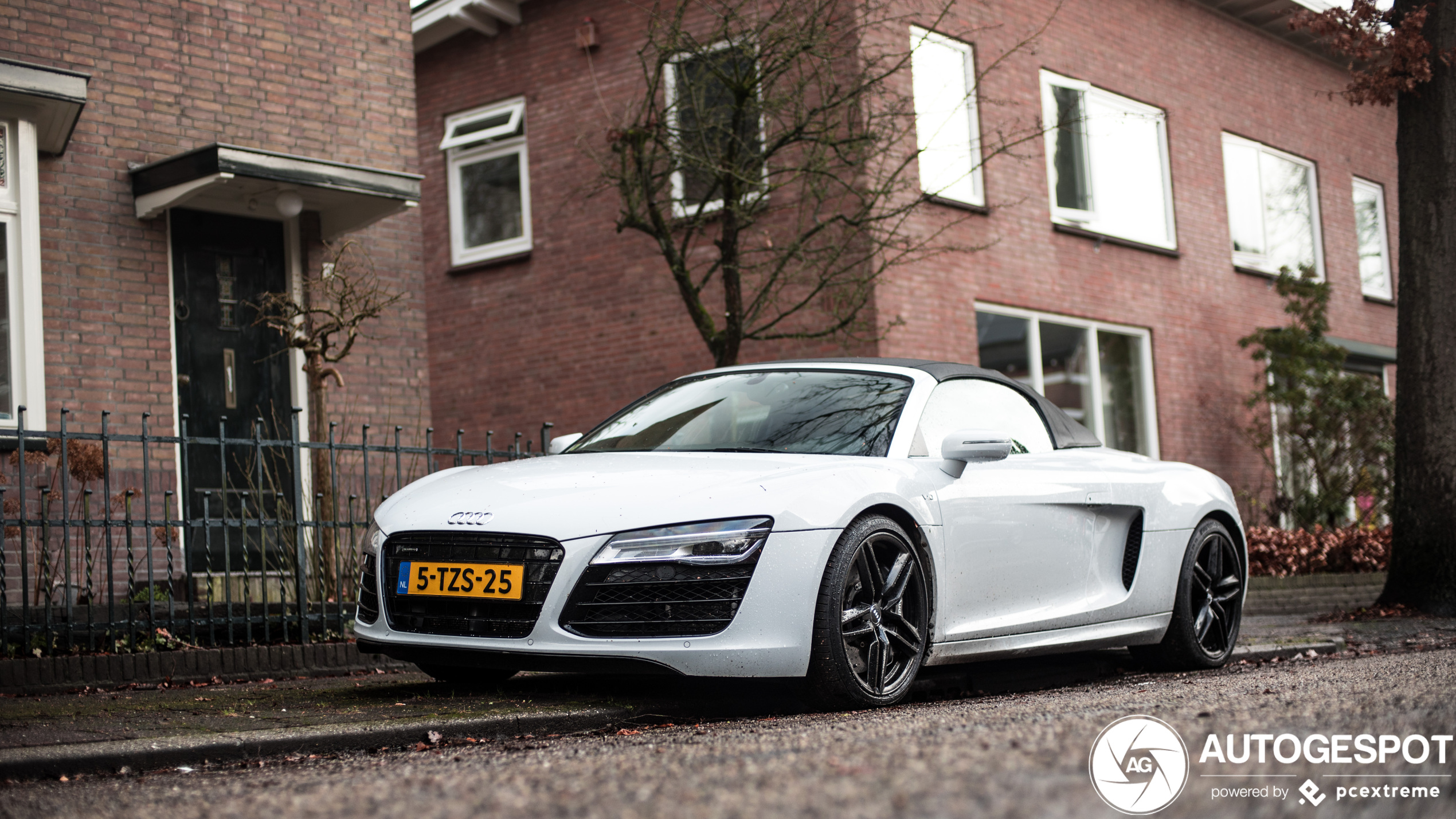 Audi R8 V10 Spyder 2013