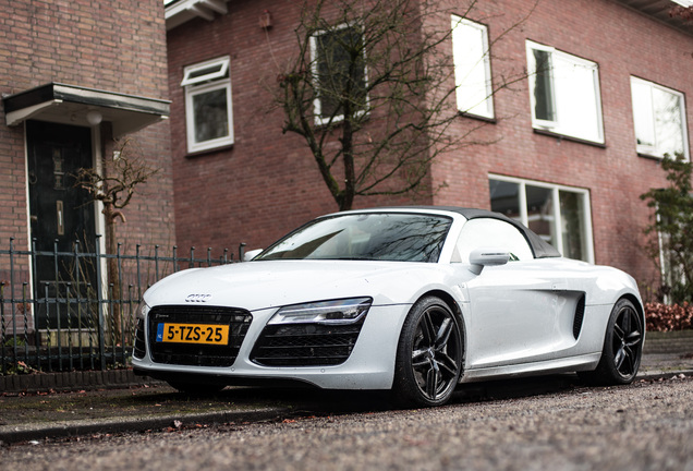 Audi R8 V10 Spyder 2013