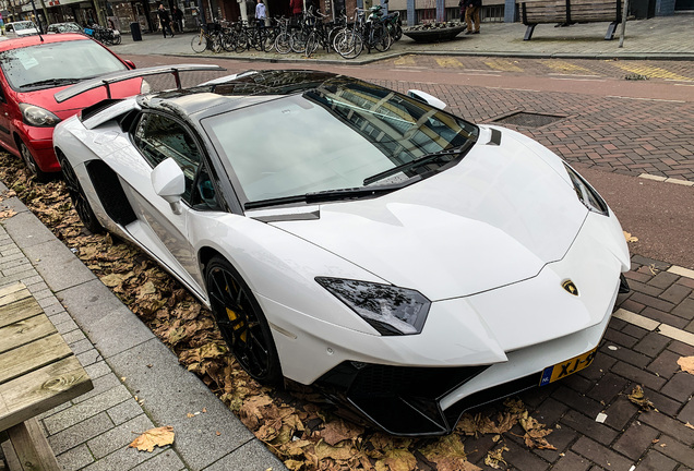 Lamborghini Aventador LP700-4 Roadster