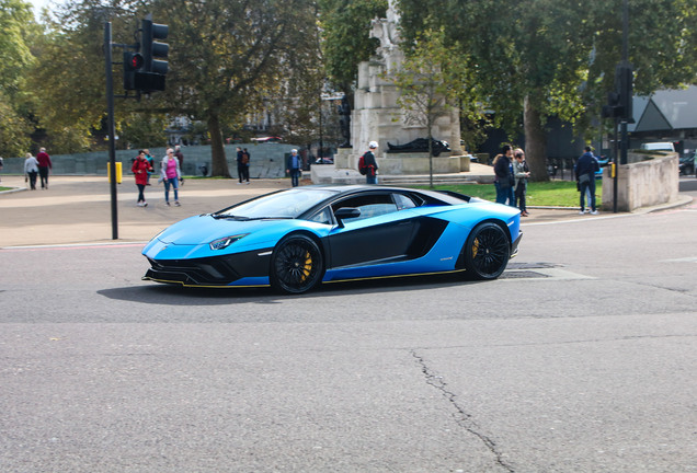 Lamborghini Aventador S LP740-4