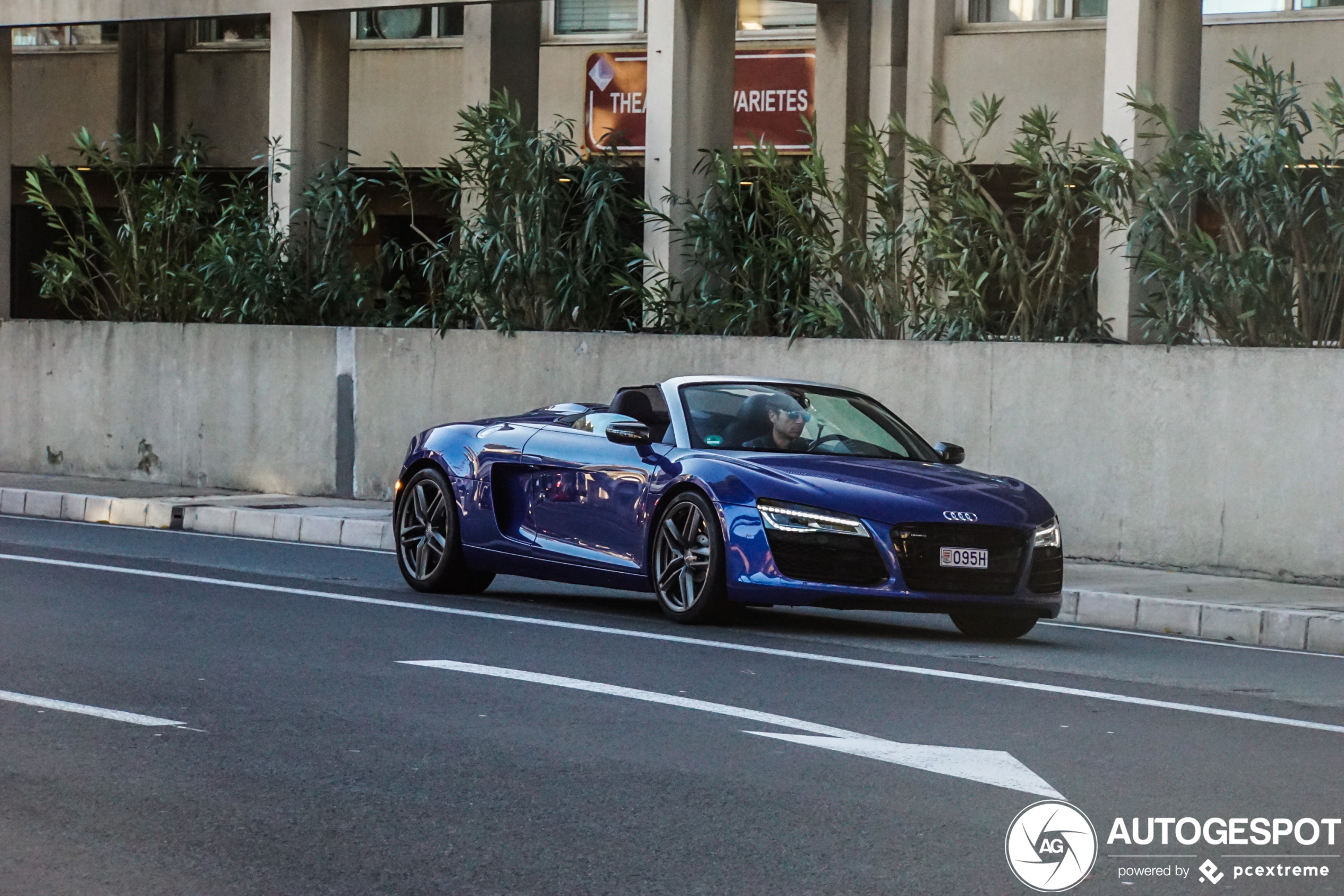 Audi R8 V8 Spyder 2013