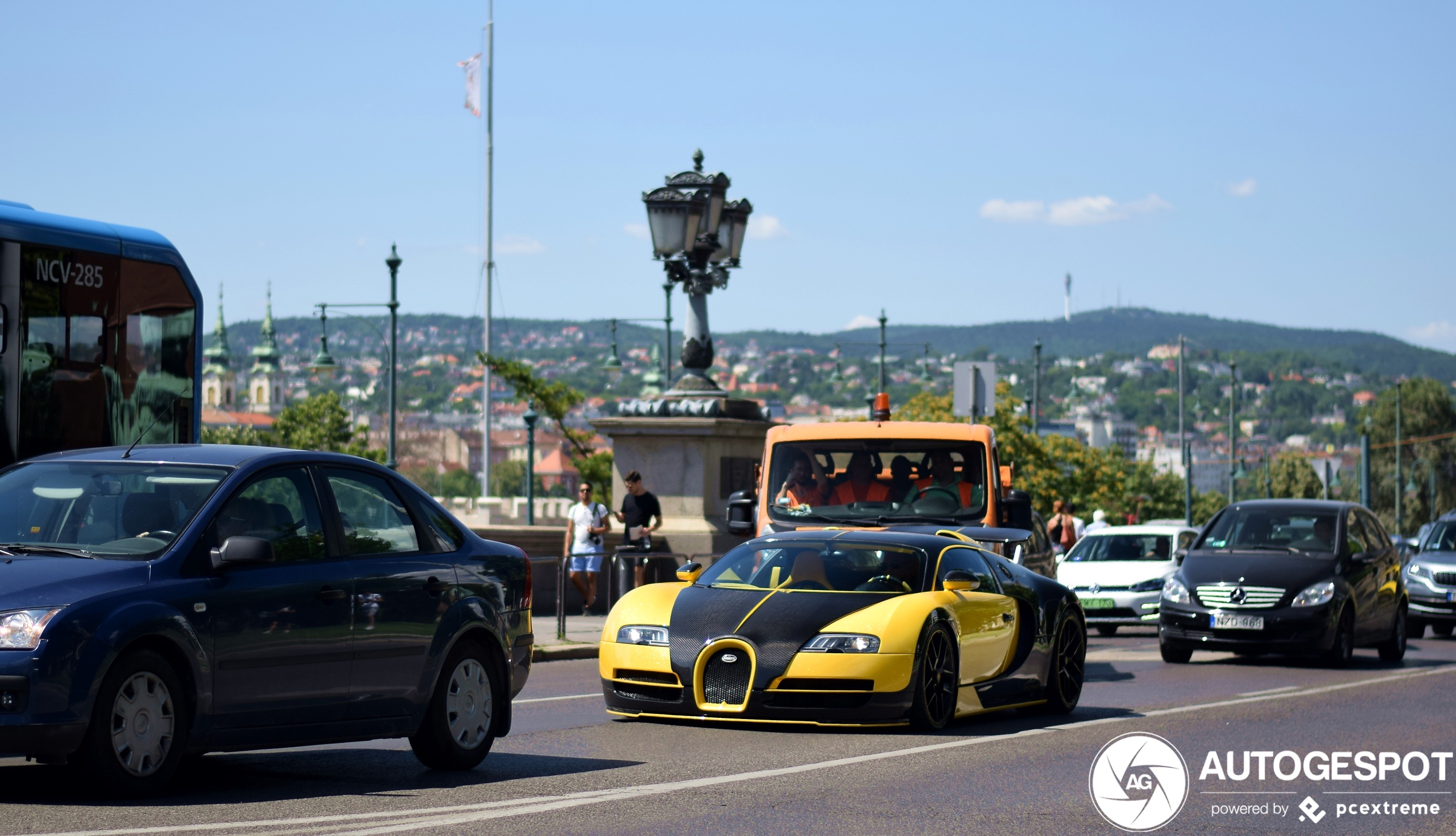 Bugatti Veyron 16.4 Oakley Design