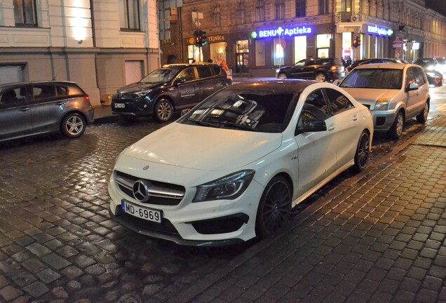 Mercedes-Benz CLA 45 AMG C117