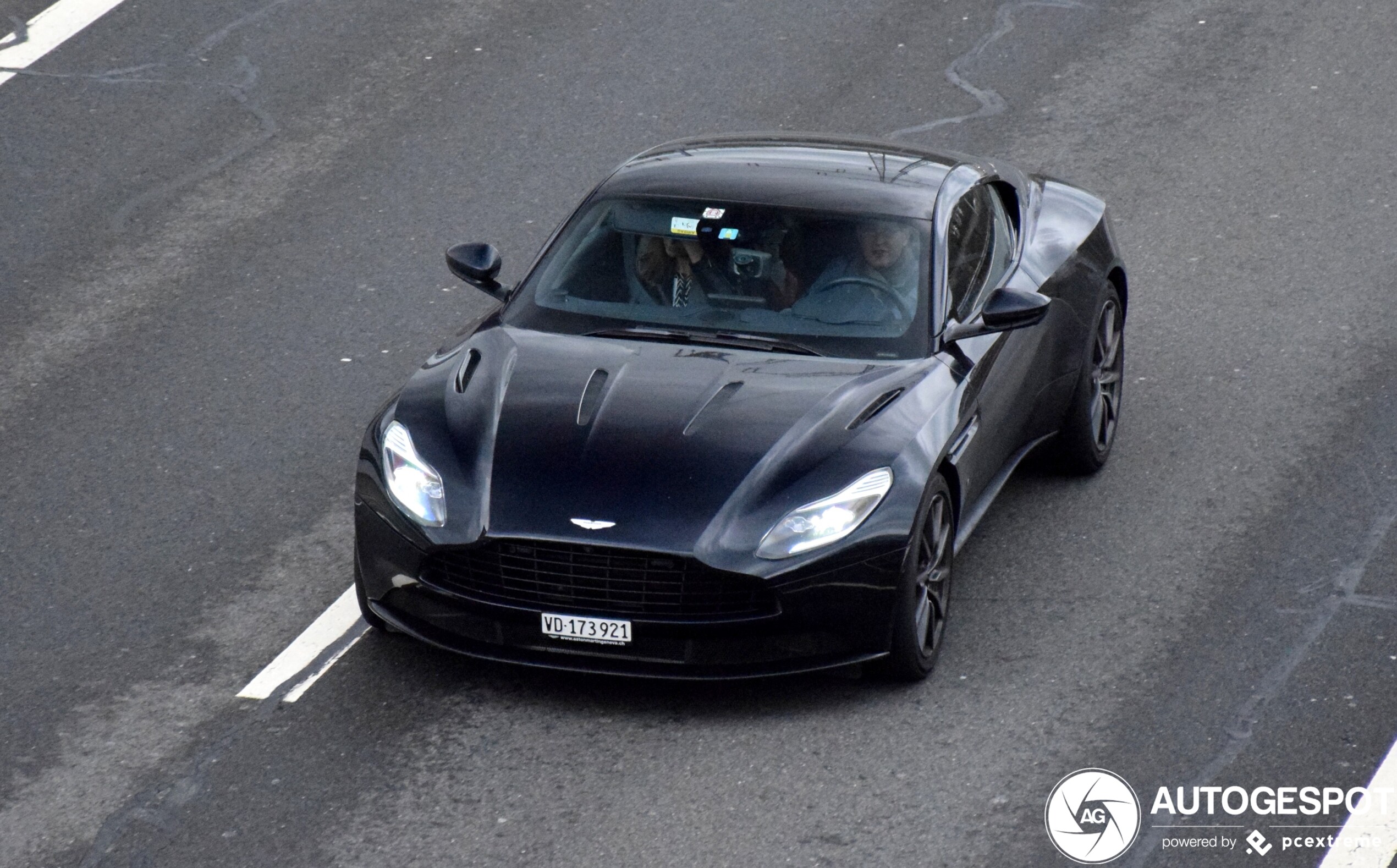 Aston Martin DB11