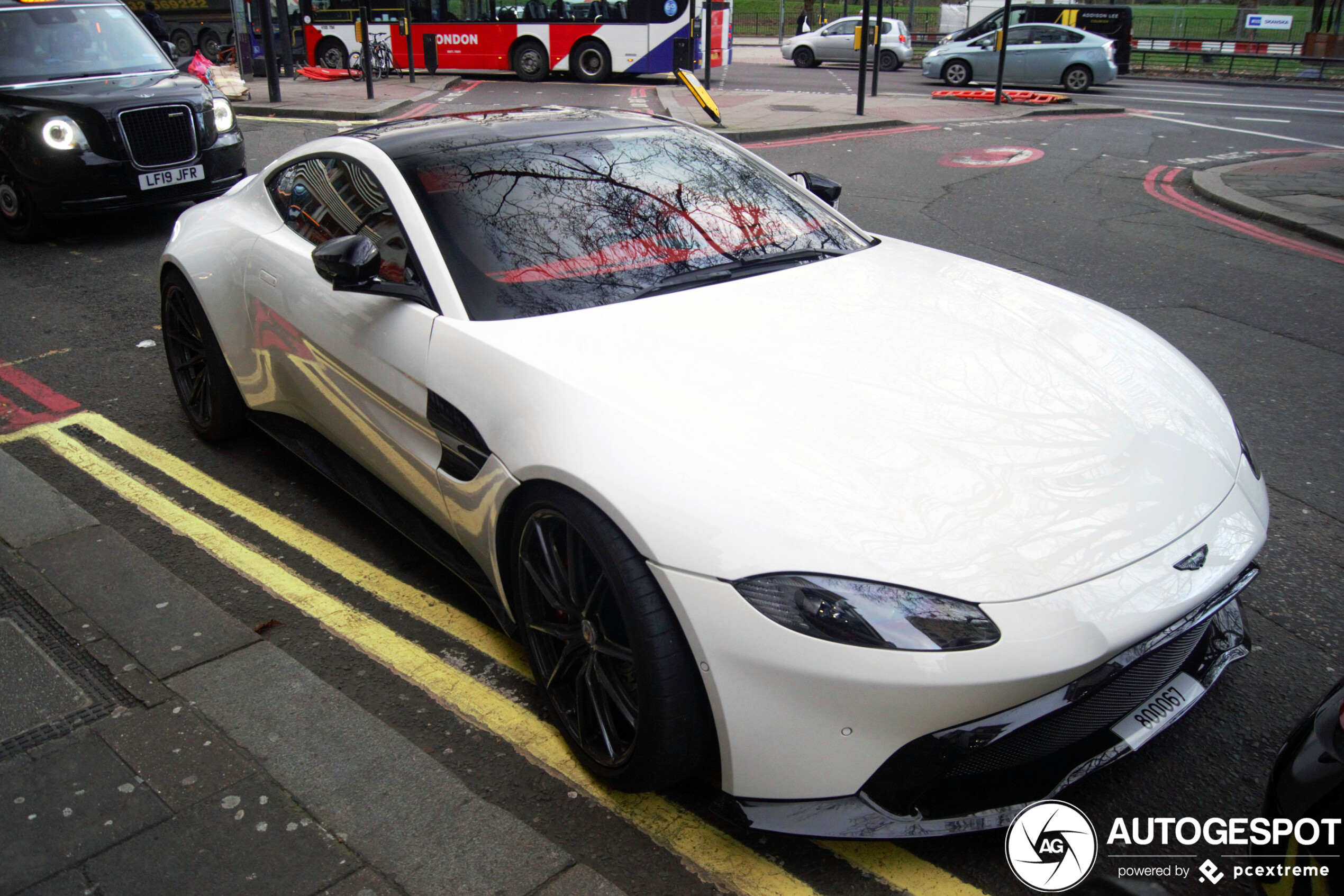 Aston Martin V8 Vantage 2018