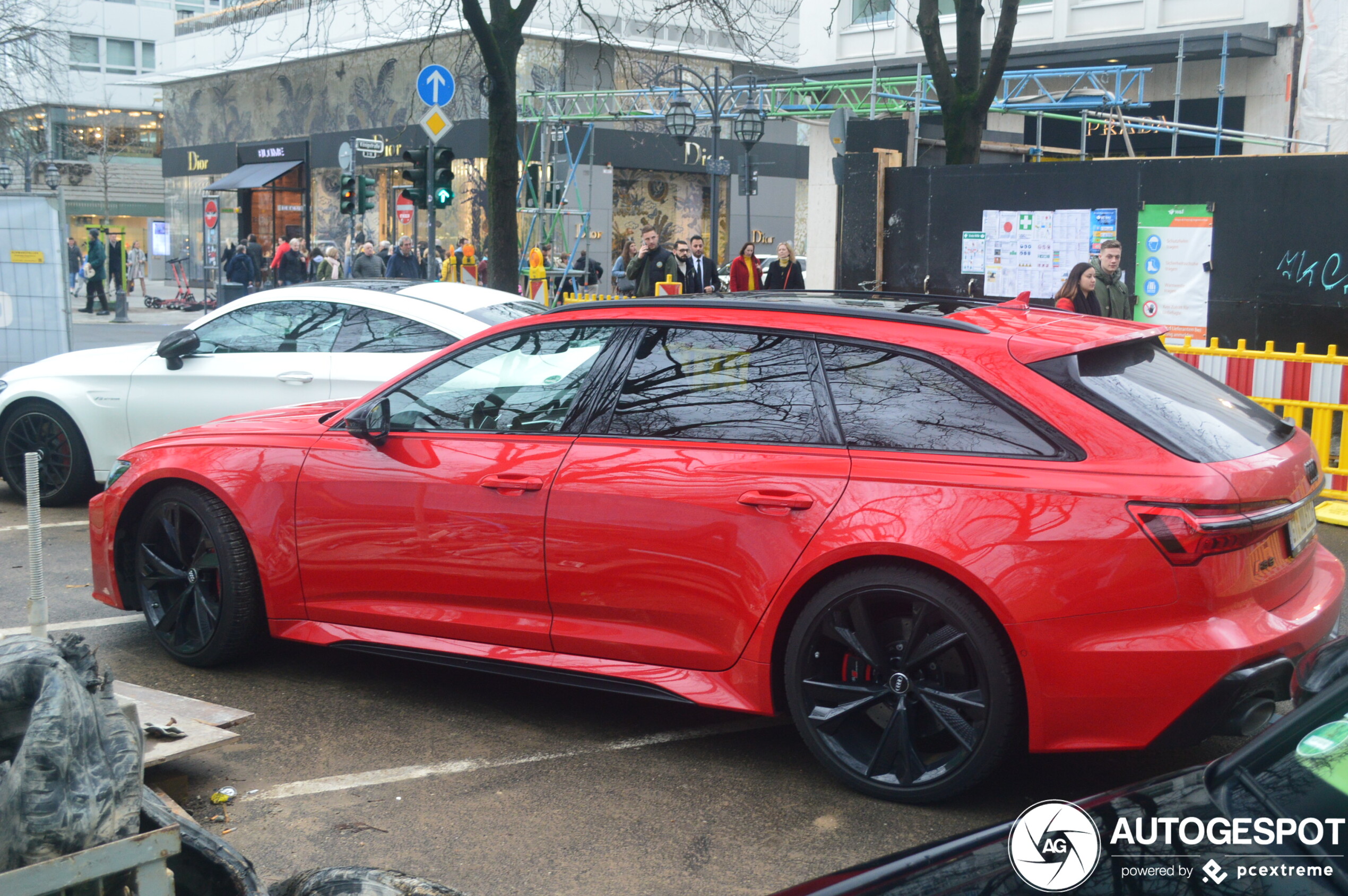 Rood staat de Audi RS6 Avant ook heel goed