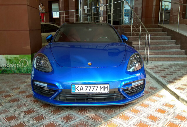 Porsche 971 Panamera Turbo