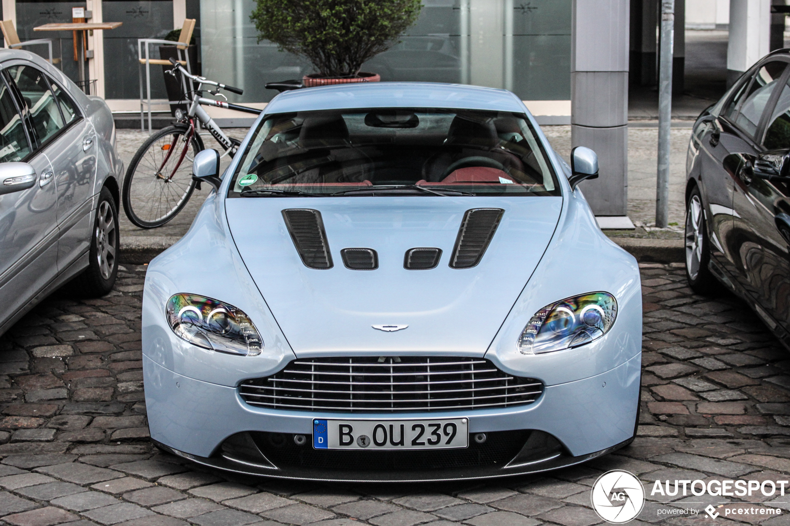 Aston Martin V12 Vantage