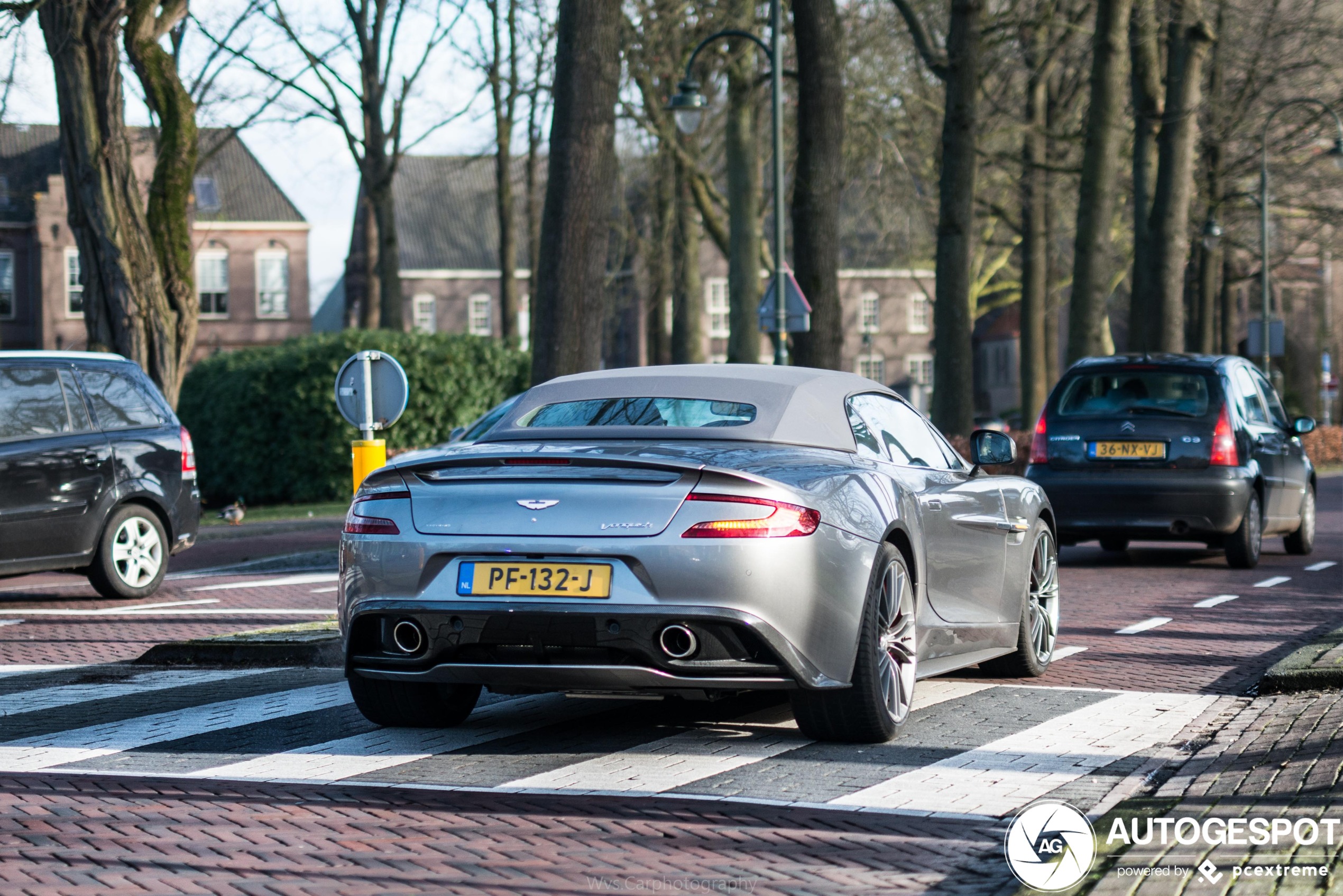 Aston Martin Vanquish Volante