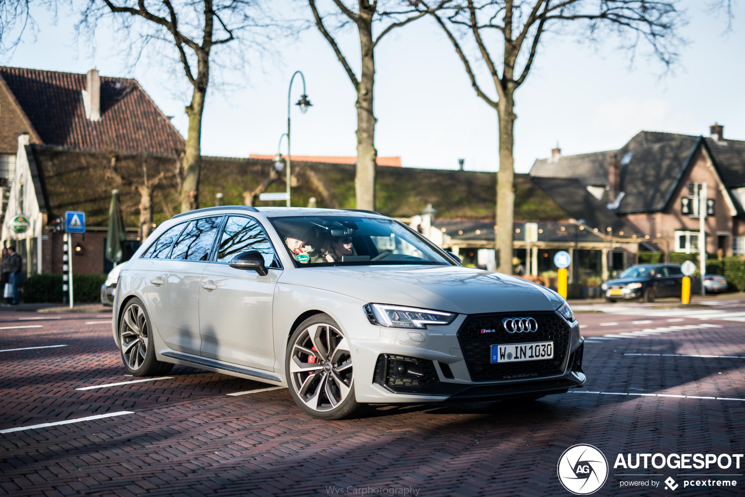 Audi RS4 Avant B9