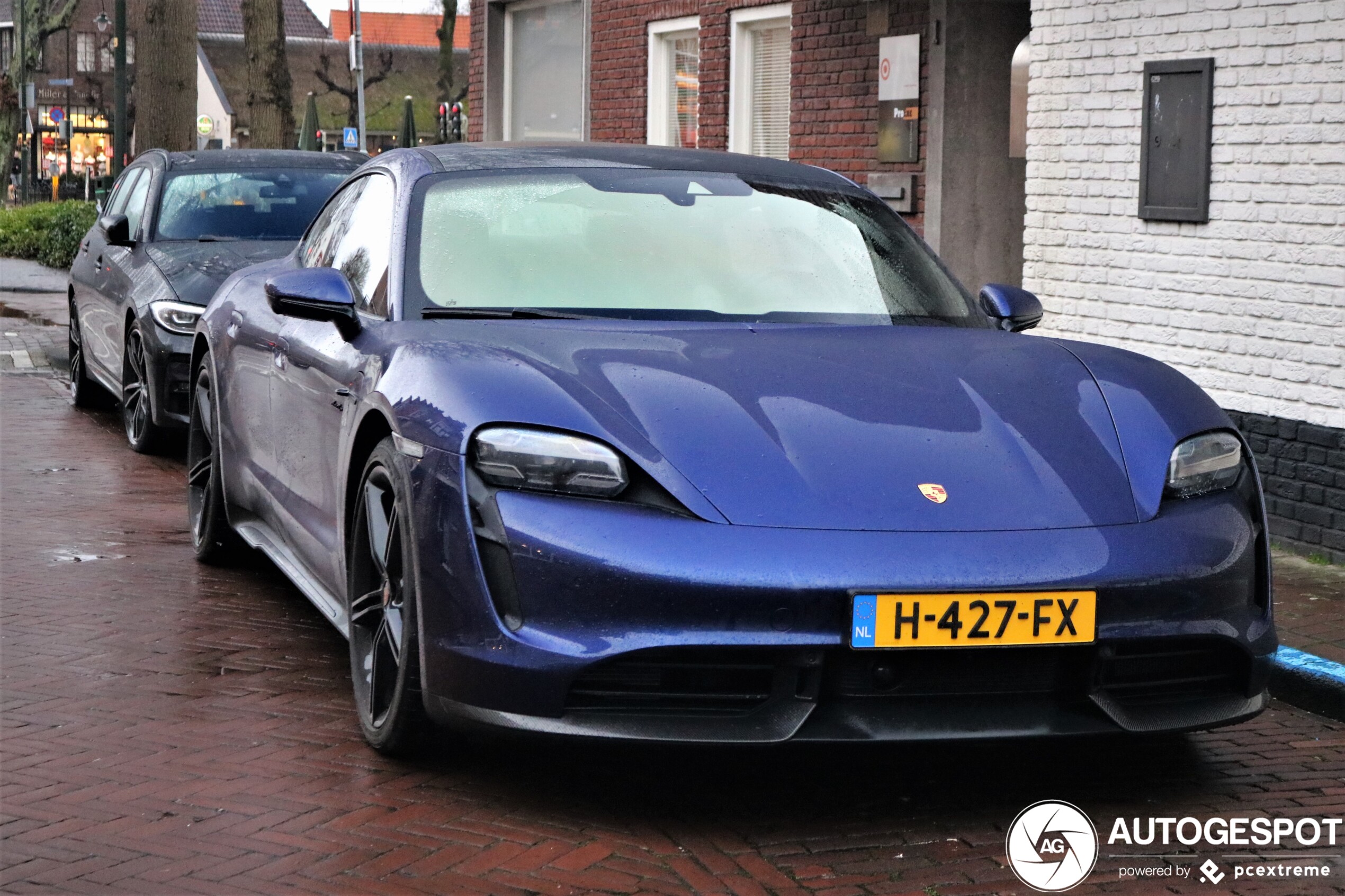 De eerste Porsche Taycan Turbo S in Nederland is gespot!