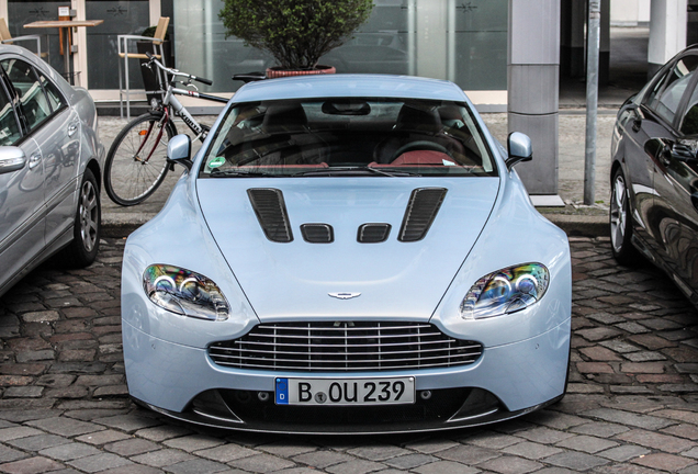 Aston Martin V12 Vantage