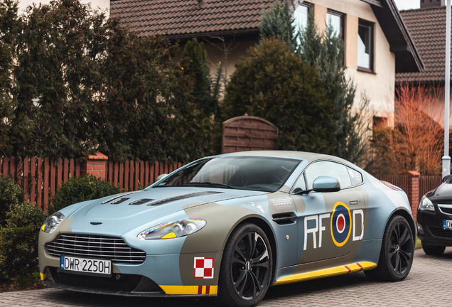 Aston Martin V12 Vantage Carbon Black Edition