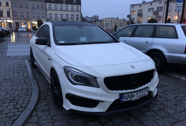 Mercedes-Benz CLA 45 AMG C117