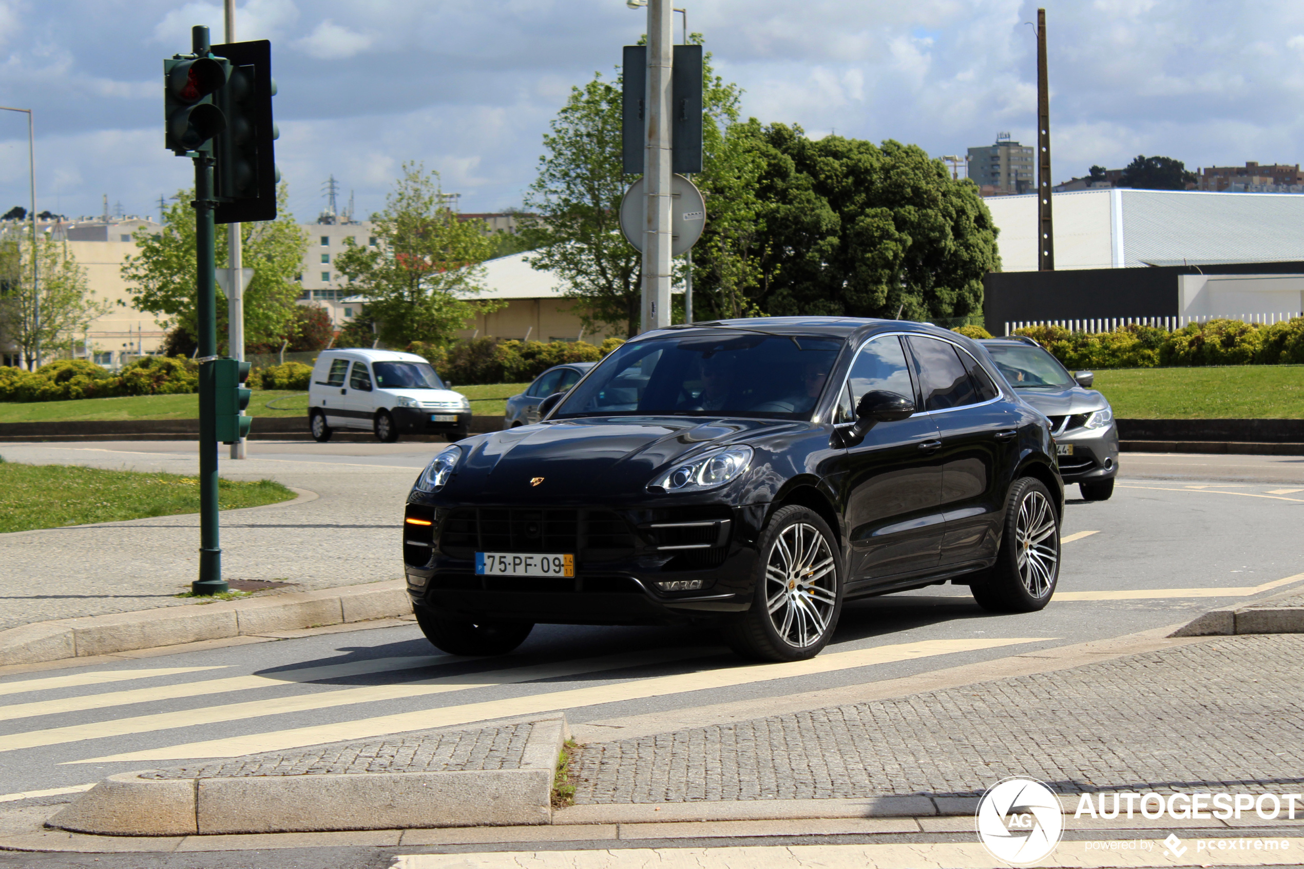 Porsche 95B Macan Turbo