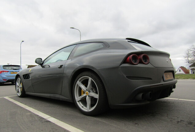 Ferrari GTC4Lusso T