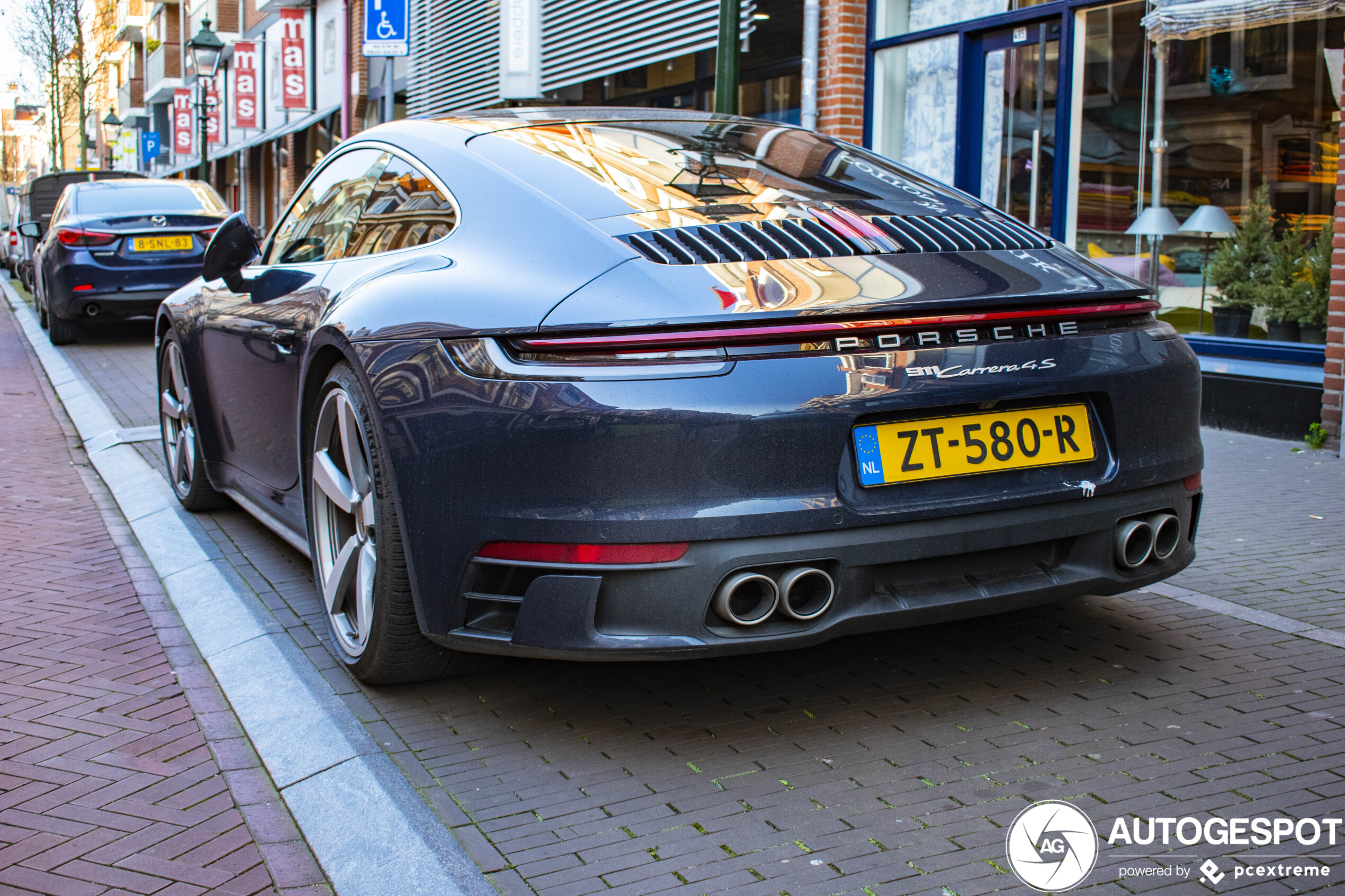 Porsche 992 Carrera 4S