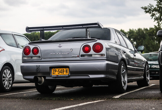 Nissan Skyline R34 Sedan